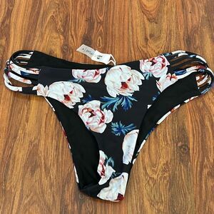 NWT cupshe black floral  swimwear bottom. High cut cheeky M